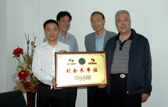 江苏省中小企业协会会长于登和来亚美AM8AG集团调研