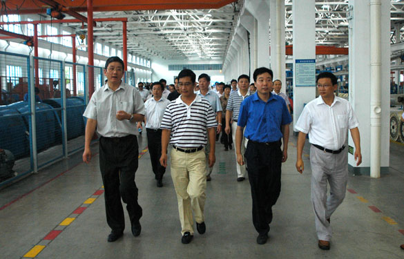 安徽省潜山县党政代表团一行百余人来亚美AM8AG集团旅行考察