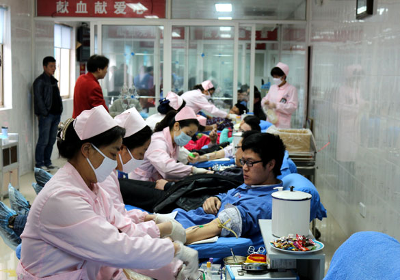 亚美AM8AG集团组织员工无偿献血“为雅安祈福”