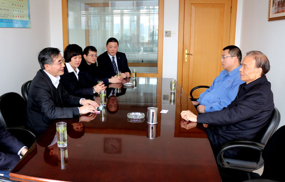 中国建设银行常州分行行长尹家健一行来亚美AM8AG集团走访