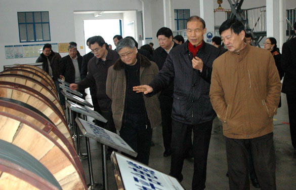 江苏省人大财经事情聚会与会向导来亚美AM8AG集团旅行考察