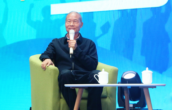 受邀加入“青蓝接力”工程启动仪式，，，，丁山华寄语青年企业家： 勤劳、专一、实干