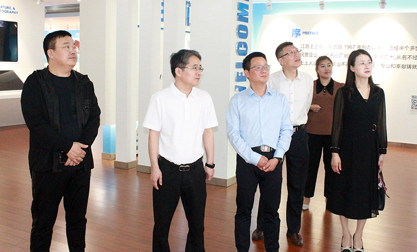 葫芦岛市龙港戋戋委常委、统战部部长揣宝迎一行来亚美AM8AG电缆调研