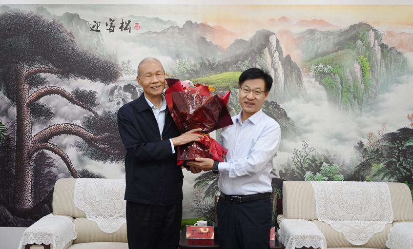 溧阳市委书记叶明华来亚美AM8AG慰问“江苏省优异企业家”丁山华